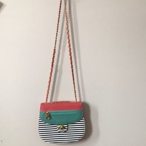 Cutesy shoulder bag: crossbody! 💙💕